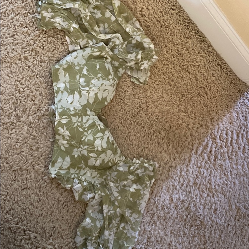 Petal and pup size small chiffon top
